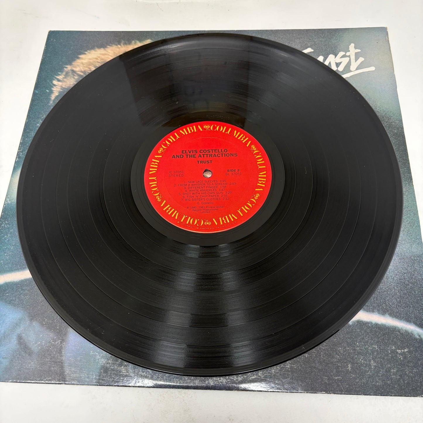 Elvis Costello & The Attractions : Trust (LP,Album)