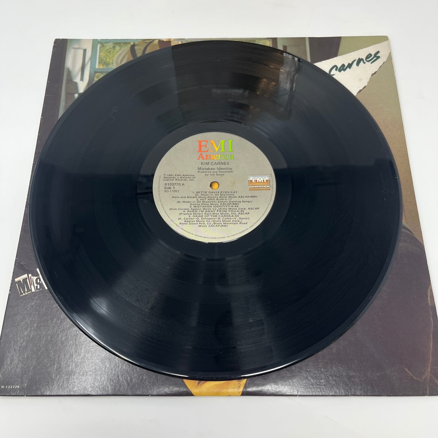 Kim Carnes : Mistaken Identity (LP,Album,Club Edition)