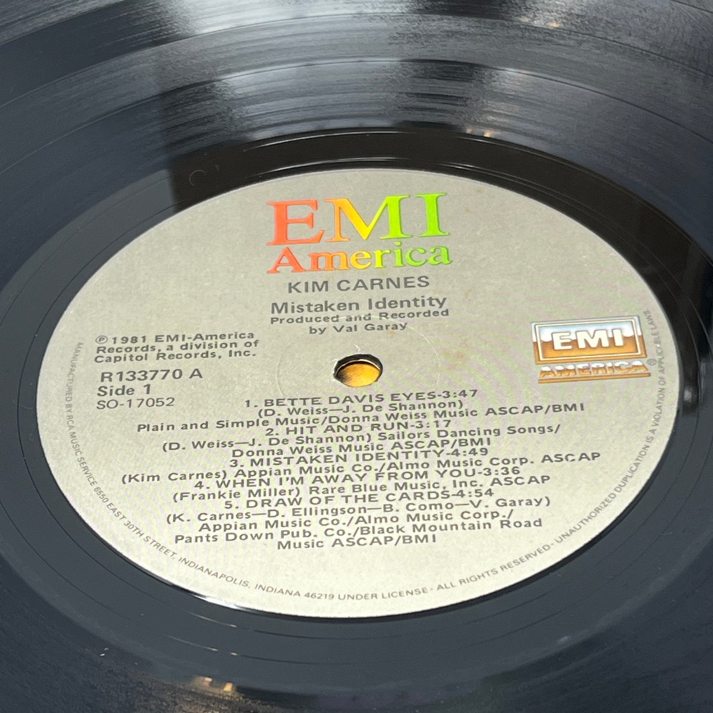 Kim Carnes : Mistaken Identity (LP,Album,Club Edition)