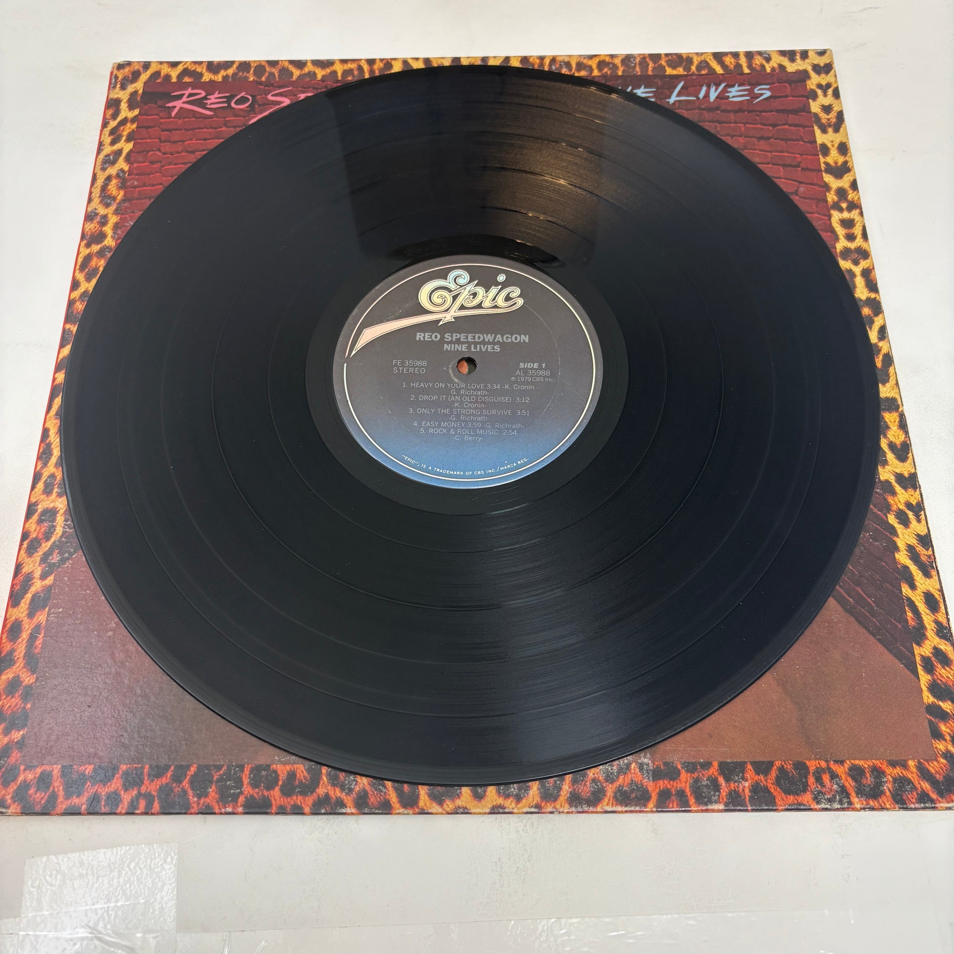 REO Speedwagon : Nine Lives (LP,Album,Stereo)