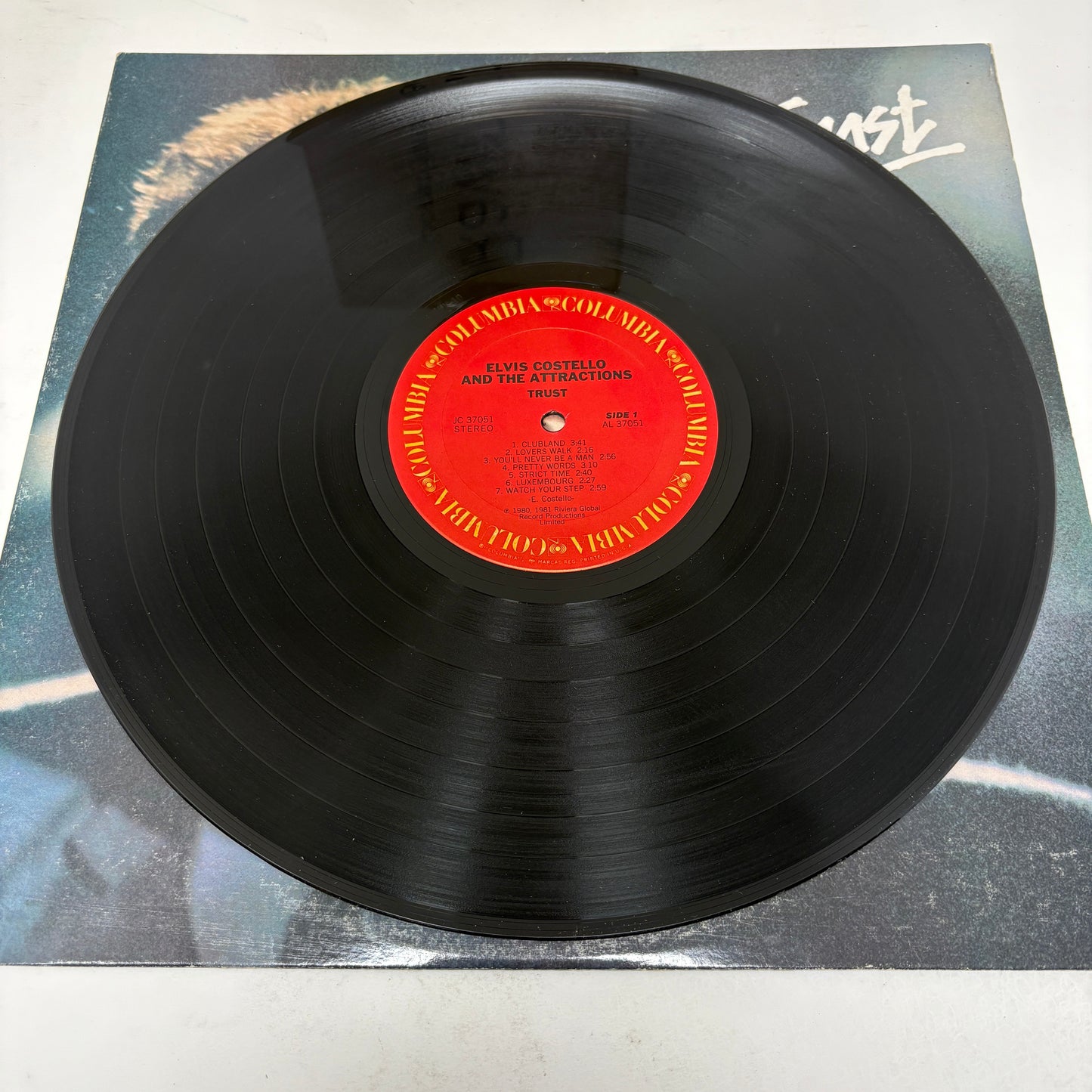 Elvis Costello & The Attractions : Trust (LP,Album)